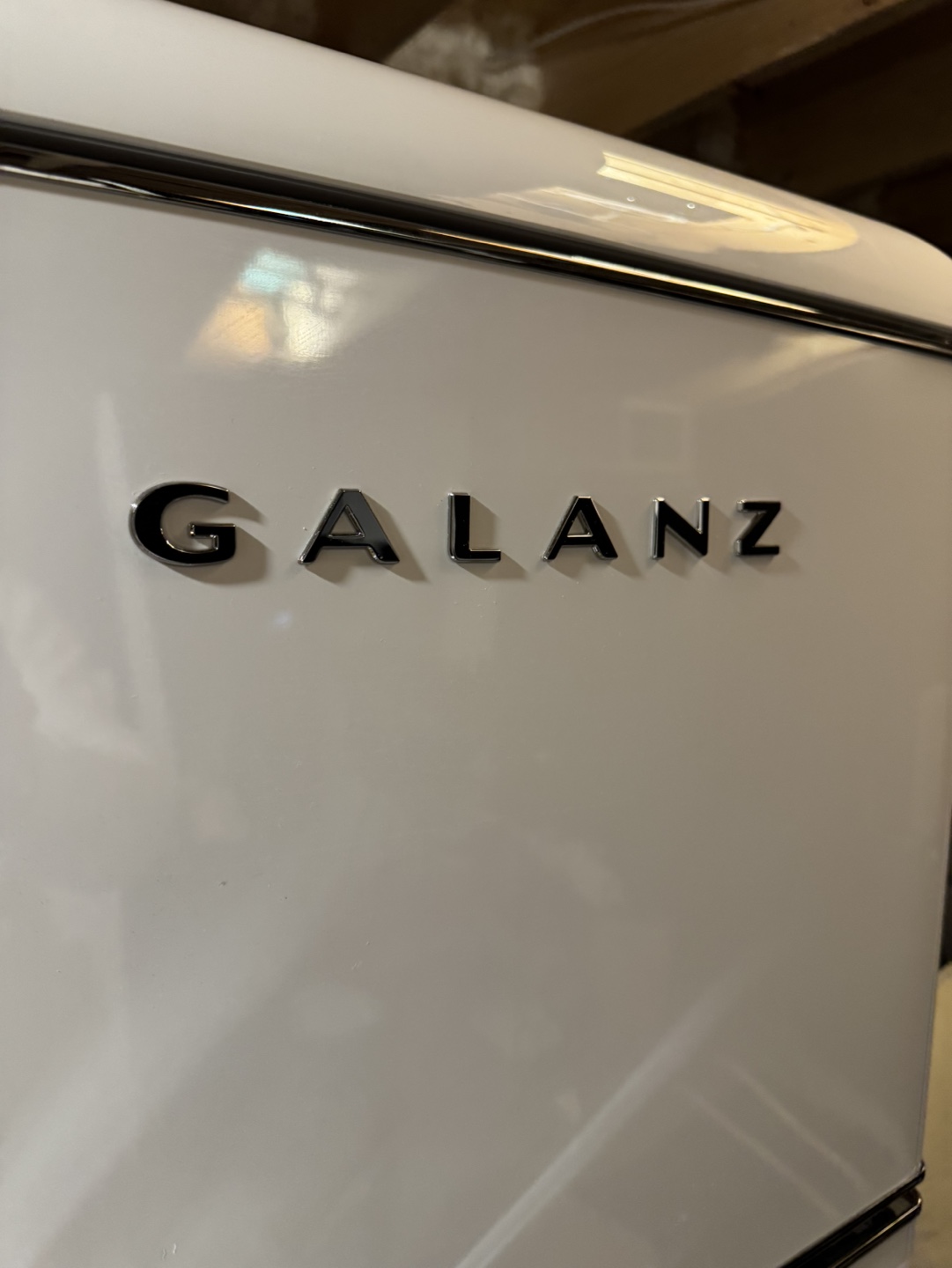24 inch Fridge - NEW - White Retro - photo 5