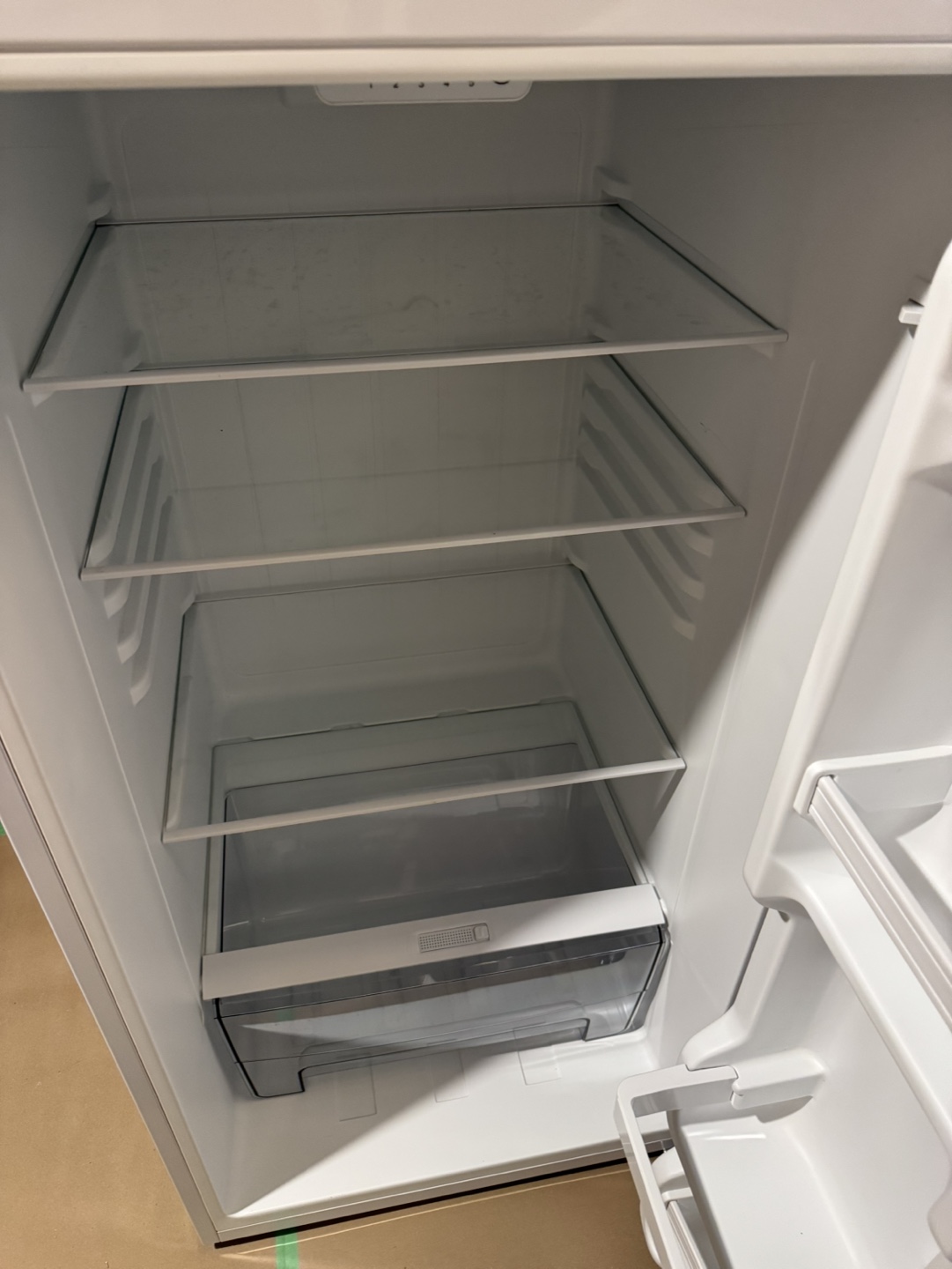24 inch Fridge - NEW - White Retro - photo 4