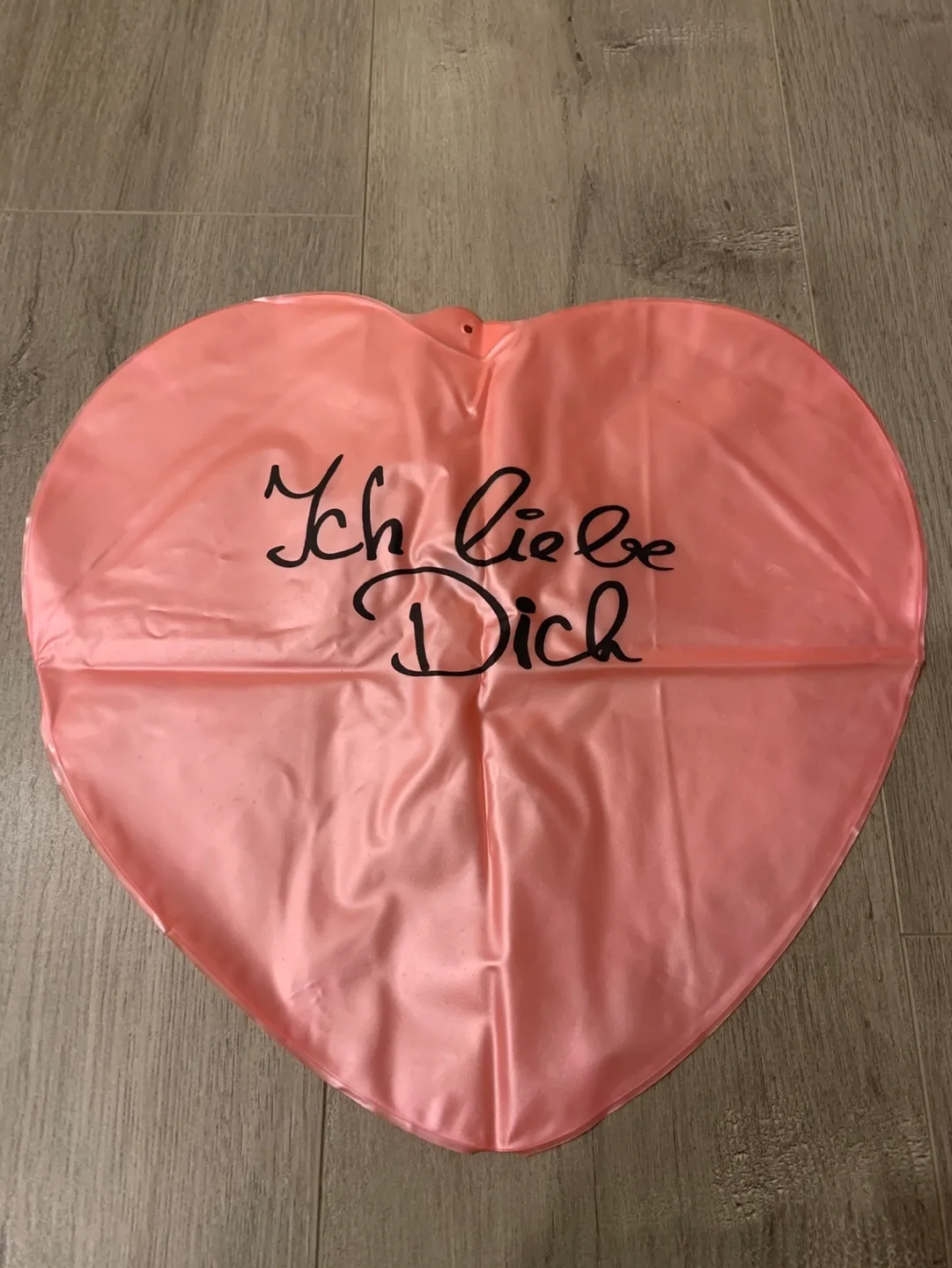 Two Pink Heart-Shaped Inflatables - Ich Liebe Dich 🏈 image indicator(2)