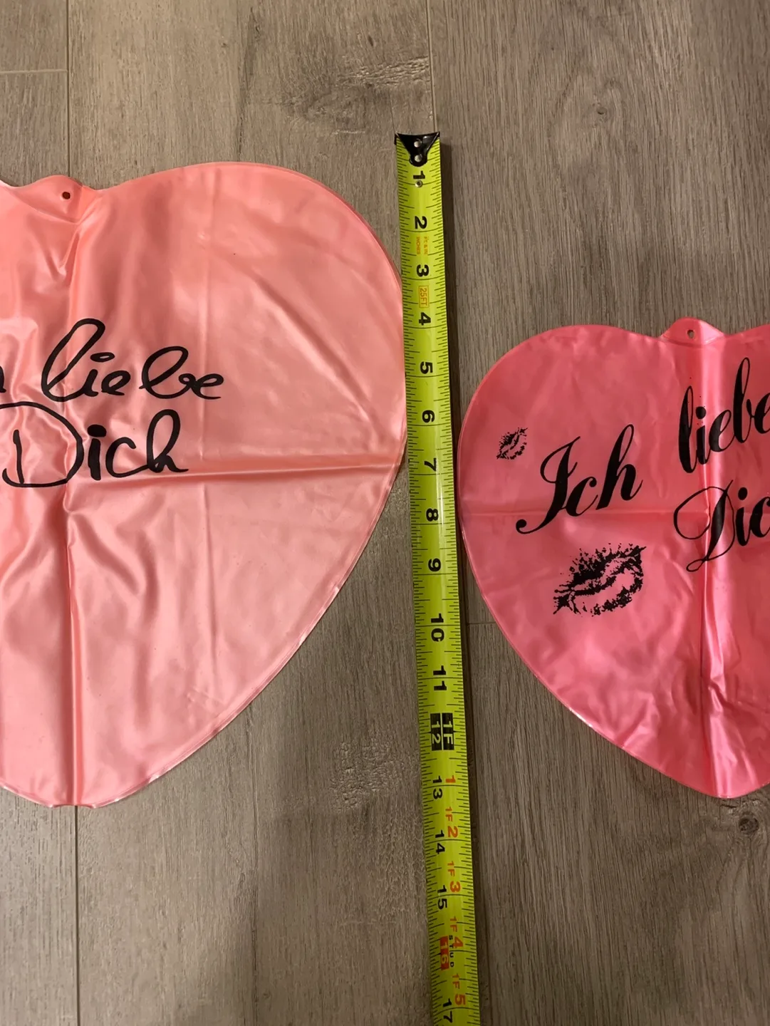 Two Pink Heart-Shaped Inflatables - Ich Liebe Dich 🏈 image indicator(9)