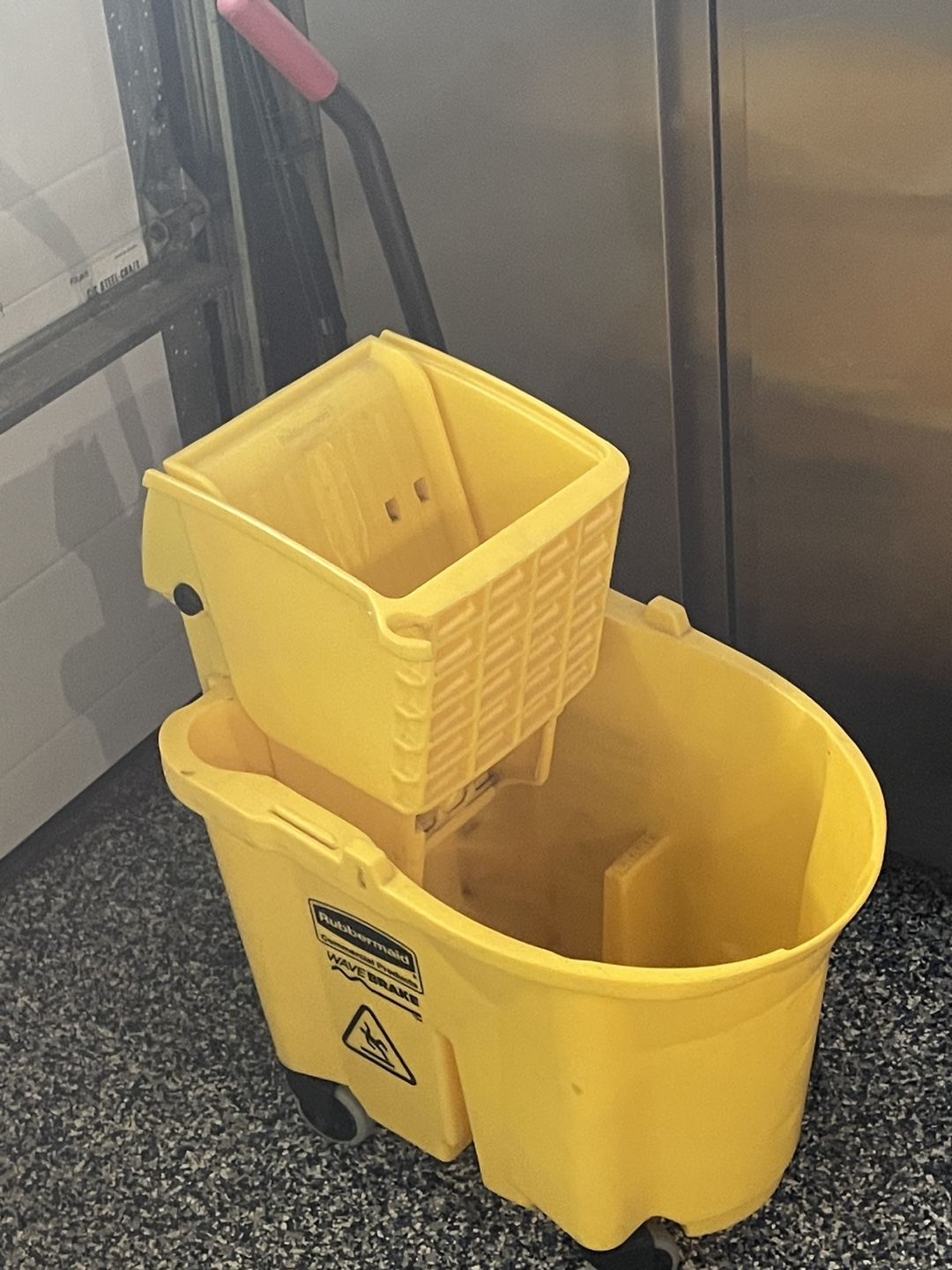Rubbermaid Commercial WaveBrake Mop Bucket🏈 - photo 4