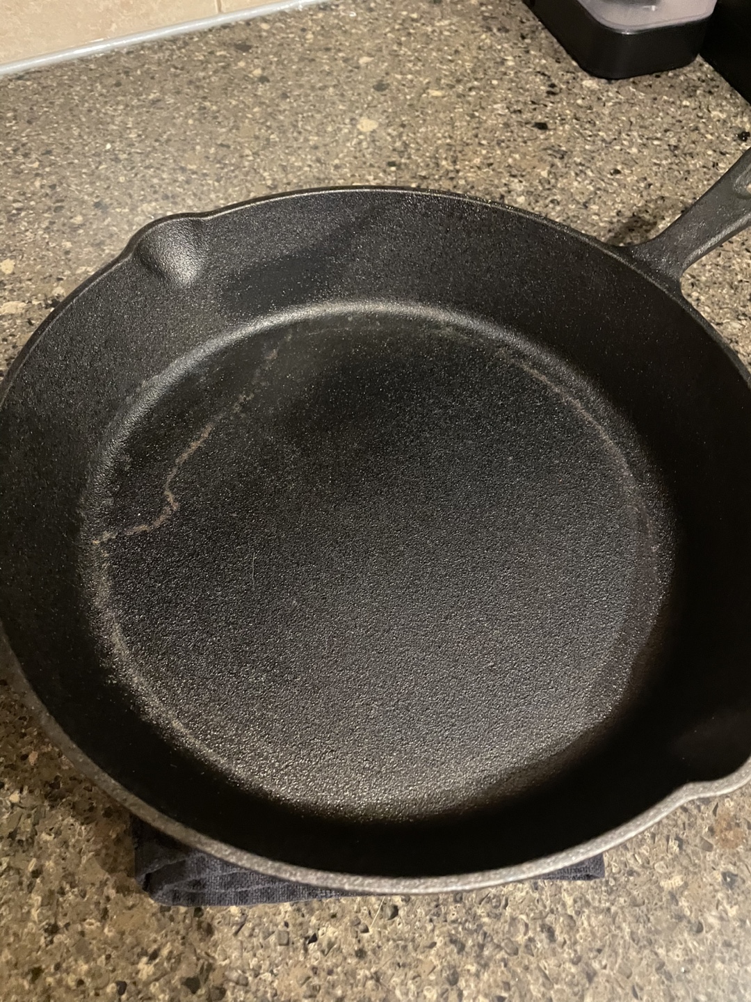 Two Cast Iron pans - photo 2