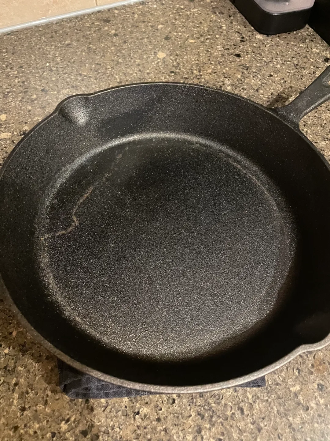 Two Cast Iron pans image indicator(2)