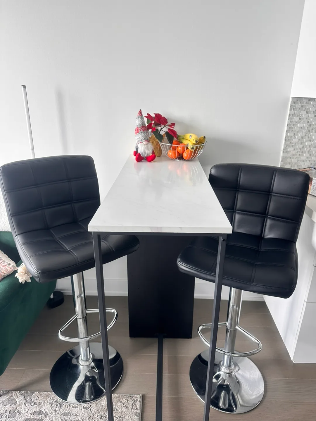 Table plus two chair Set image indicator(4)