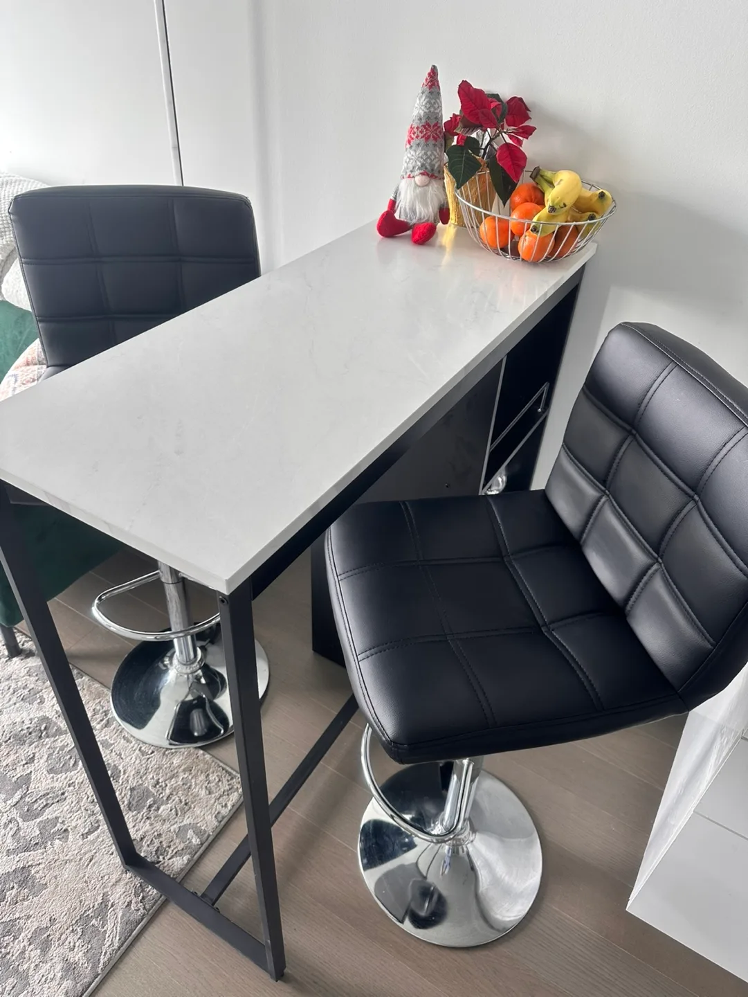 Table plus two chair Set image indicator(3)