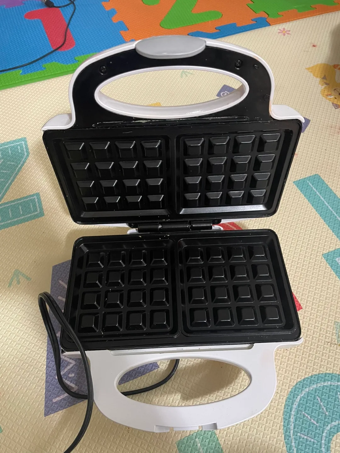 Mini Waffle Maker thumbnail