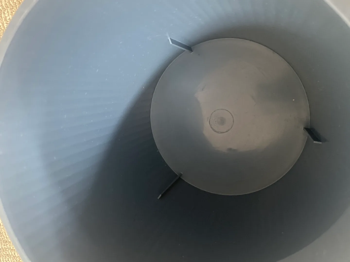 Blue Plastic Storage Bin with Lid and Handle image indicator(5)