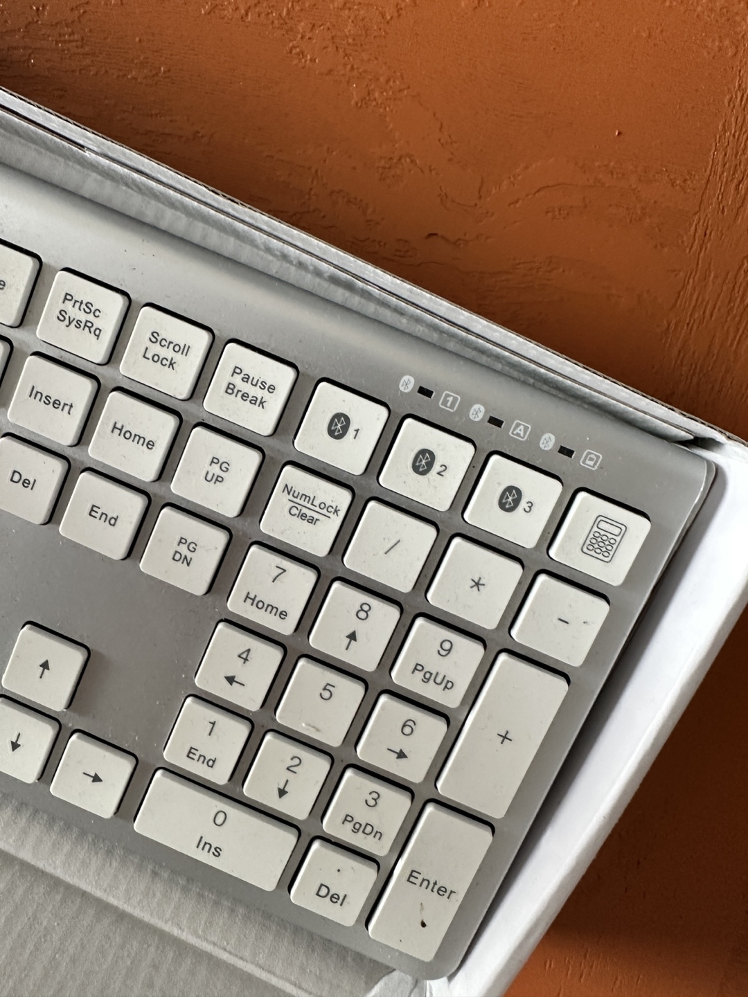Laxway Ultra-Slim Bluetooth Keyboard - photo 2