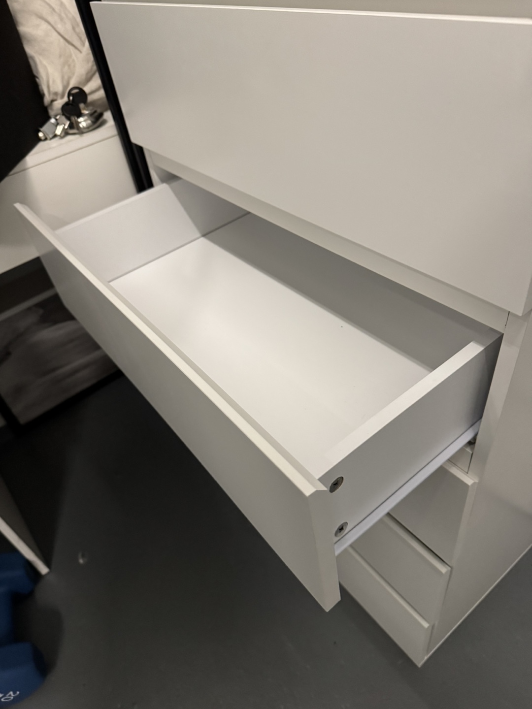 White 5-Drawer Chest of Drawers - photo 2