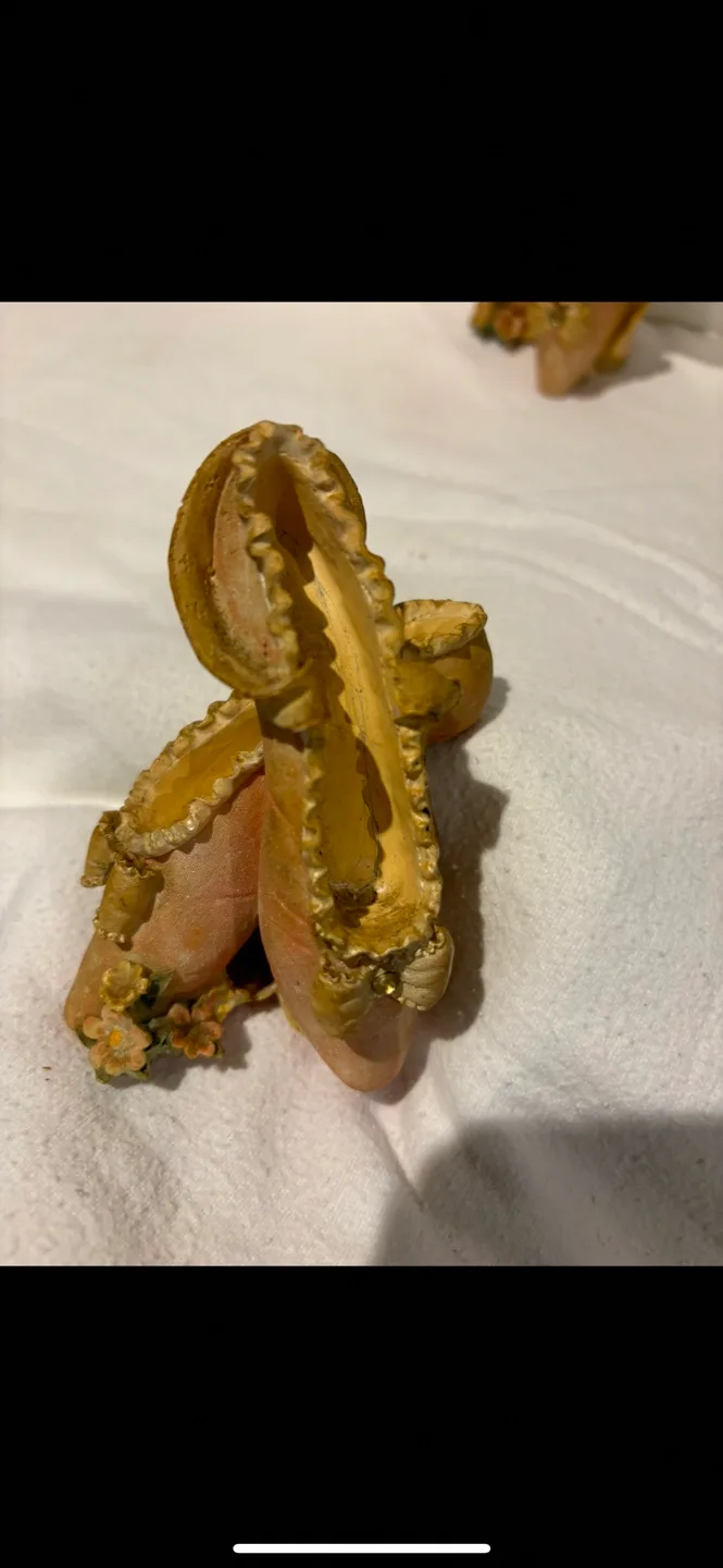 Pair of Decorative Ballet Slipper Figurines image indicator(4)