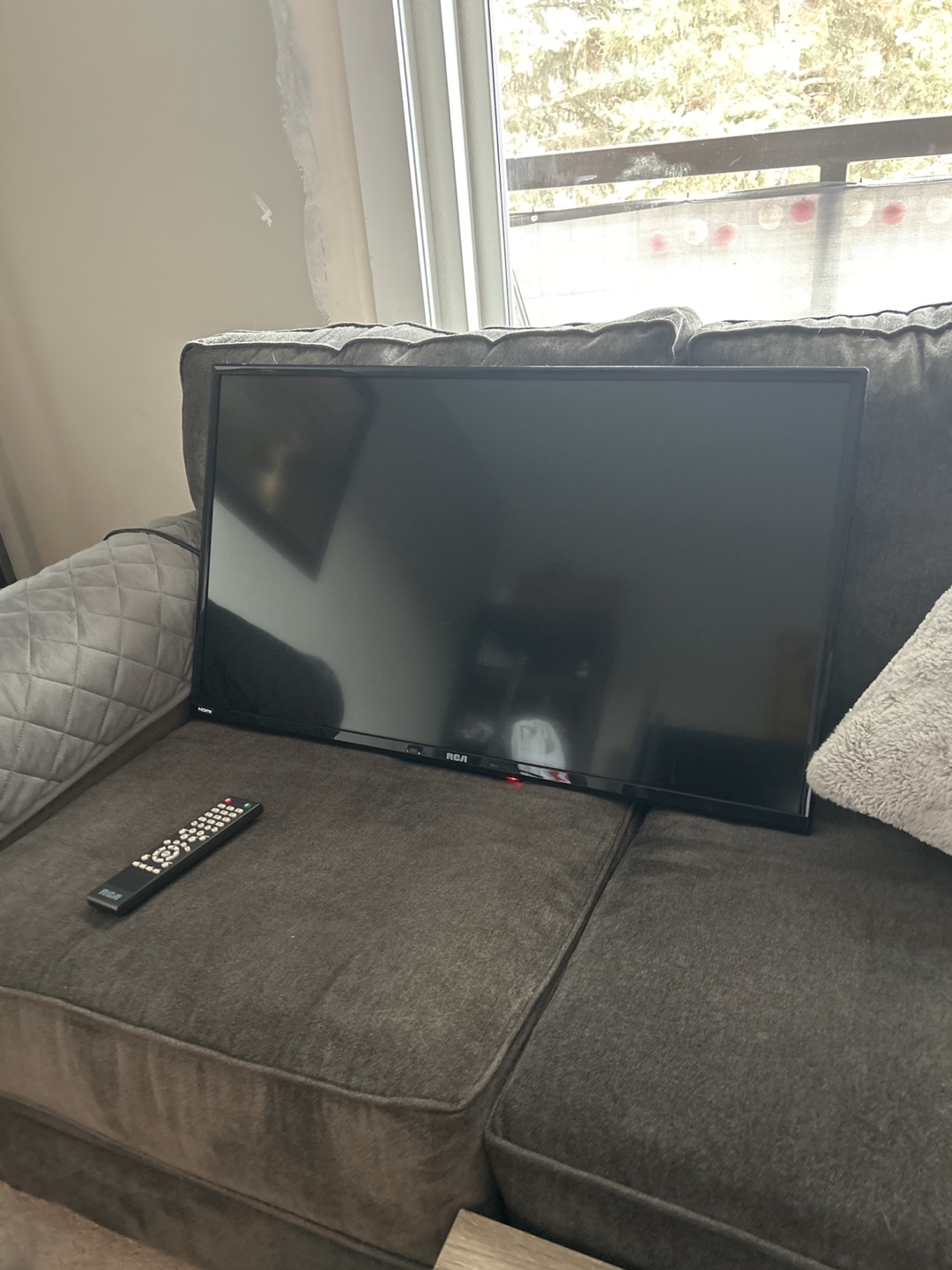 RCA 32-inch HDTV - photo 3