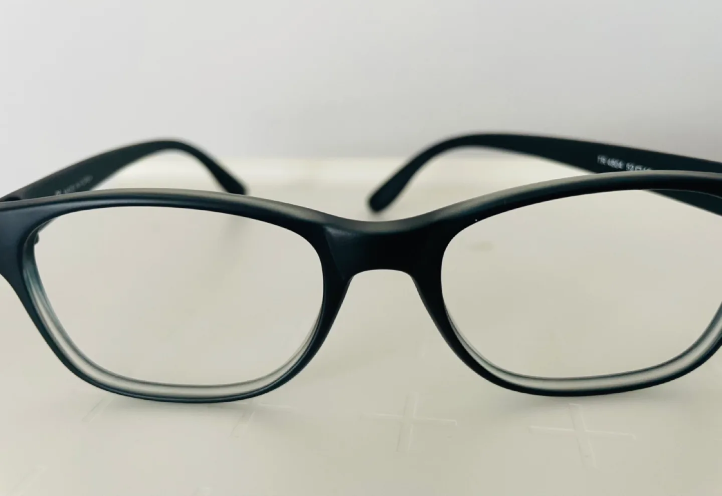 Two pairs of eyeglasses frame image indicator(2)