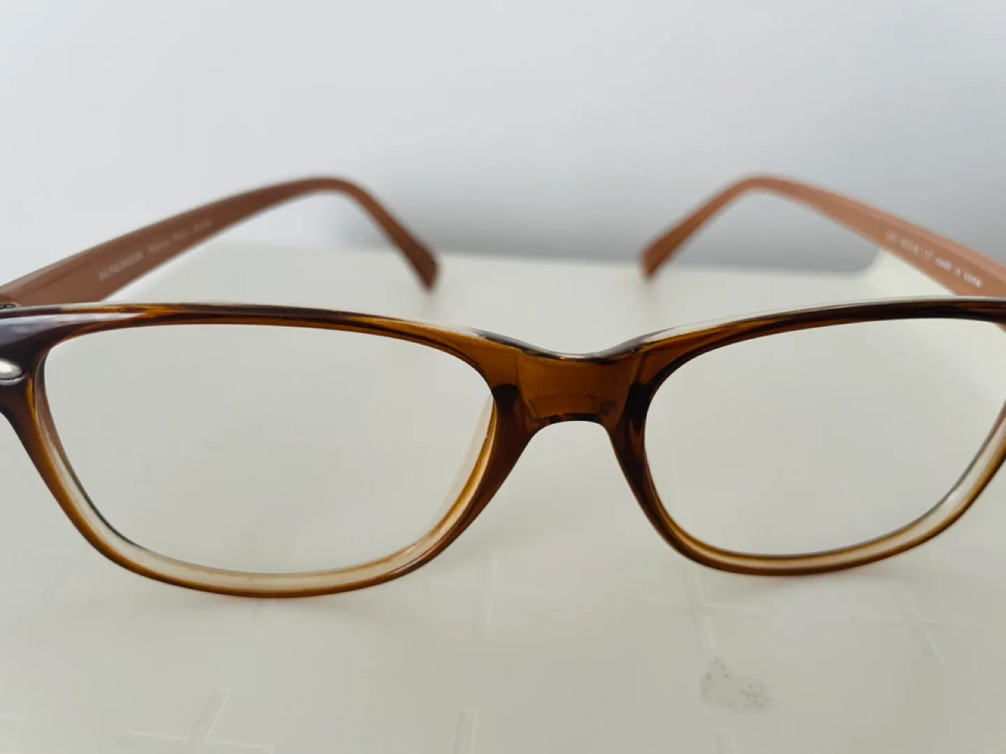Two pairs of eyeglasses frame image indicator(4)
