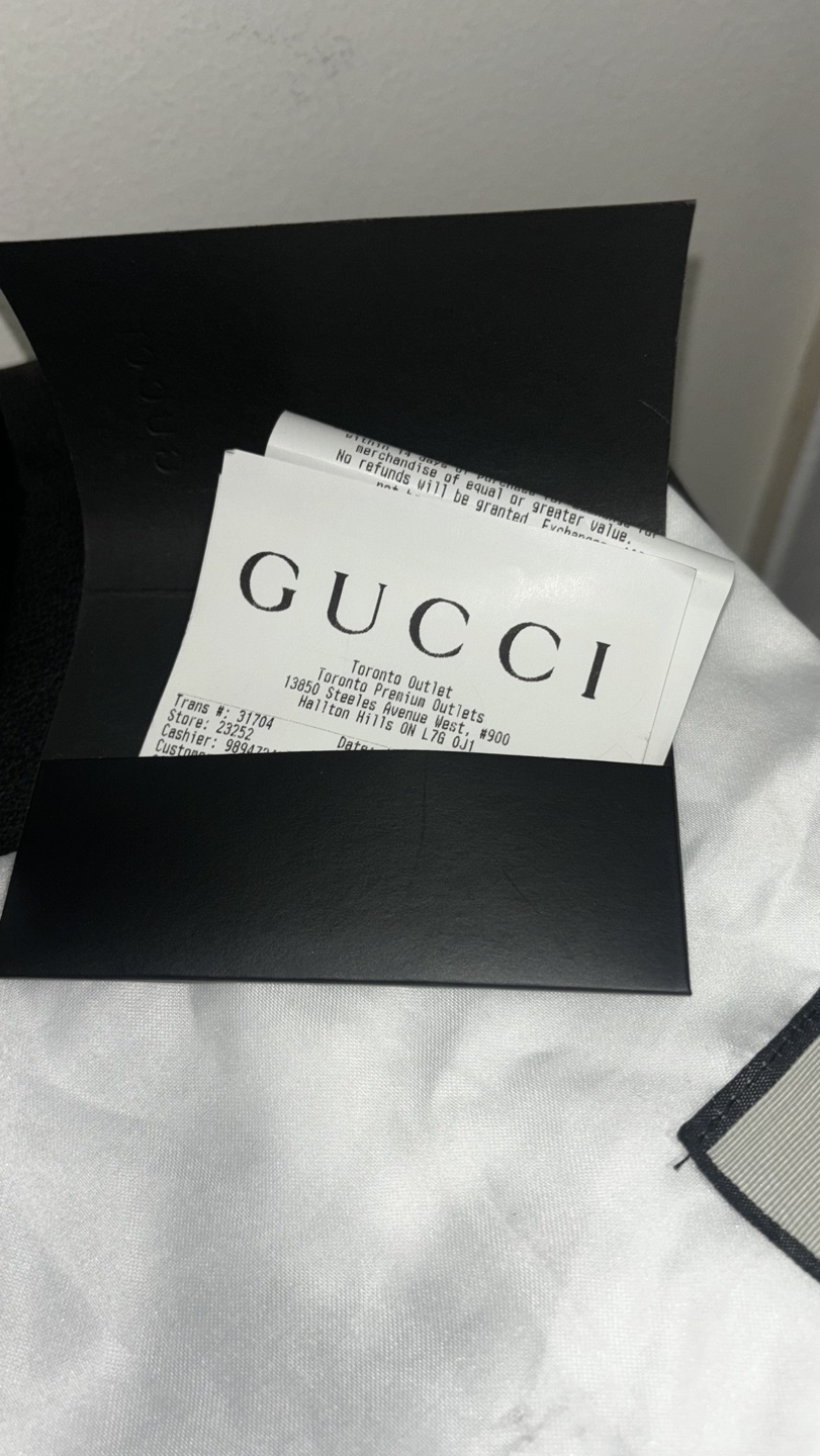 Gucci Off-White Leather Chain Wallet on Sale! - photo 4