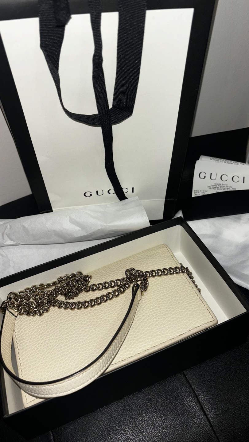Gucci Off-White Leather Chain Wallet on Sale! - photo 2