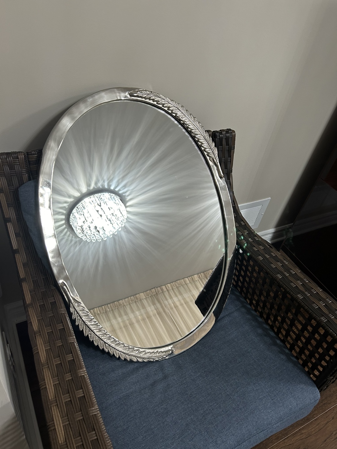 Elegant Oval Wall Mirror with Ornate Frame - photo 2