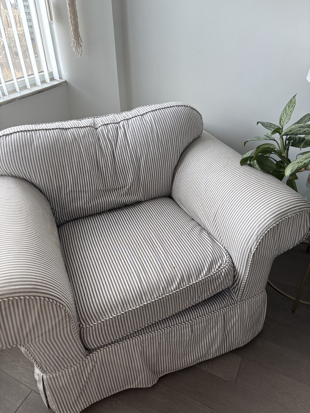 Striped comfy Armchair