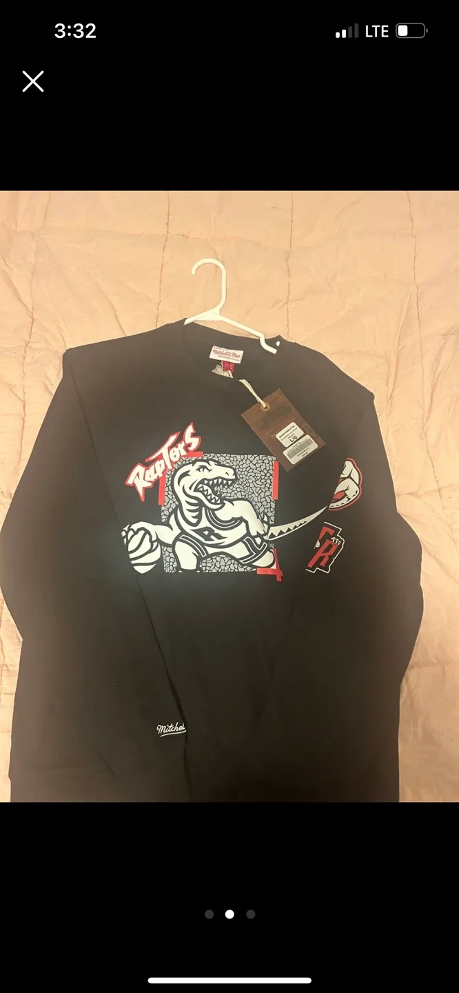 Mitchell & Ness Raptors Crewneck Sweatshirt image indicator(2)