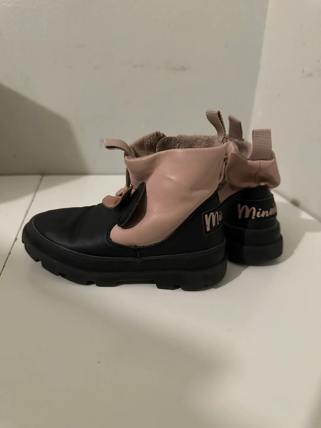 Minnie Mouse Boots - Toddler Size 8.5 image indicator(2)