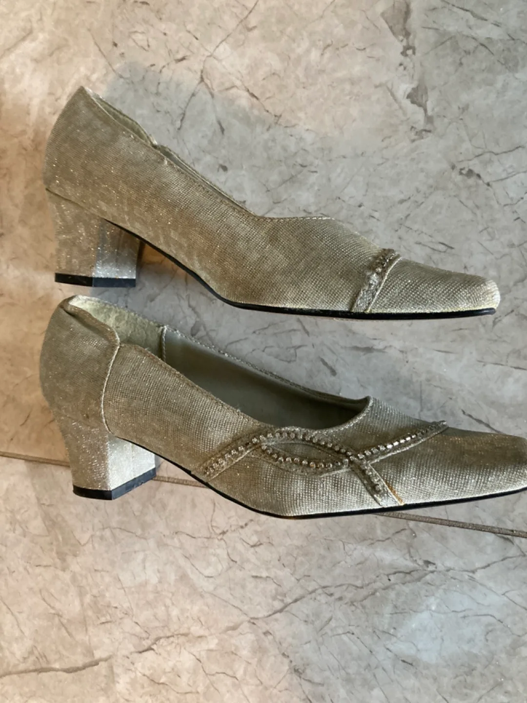 Silver shoes shade of beige colour image indicator(2)