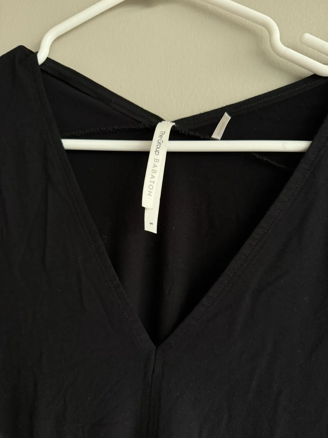 Babaton by Aritzia Black Long Sleeve V-Neck Top, Size Small🏈 image indicator(2)