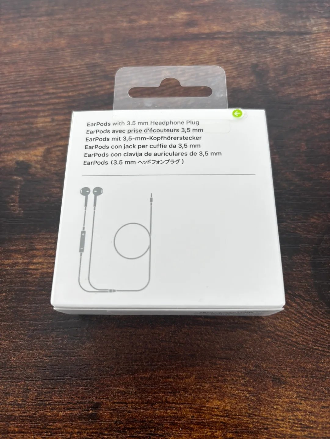 🎧 Apple EarPods with 3.5 mm Headphone Plug - New in Box image indicator(2)