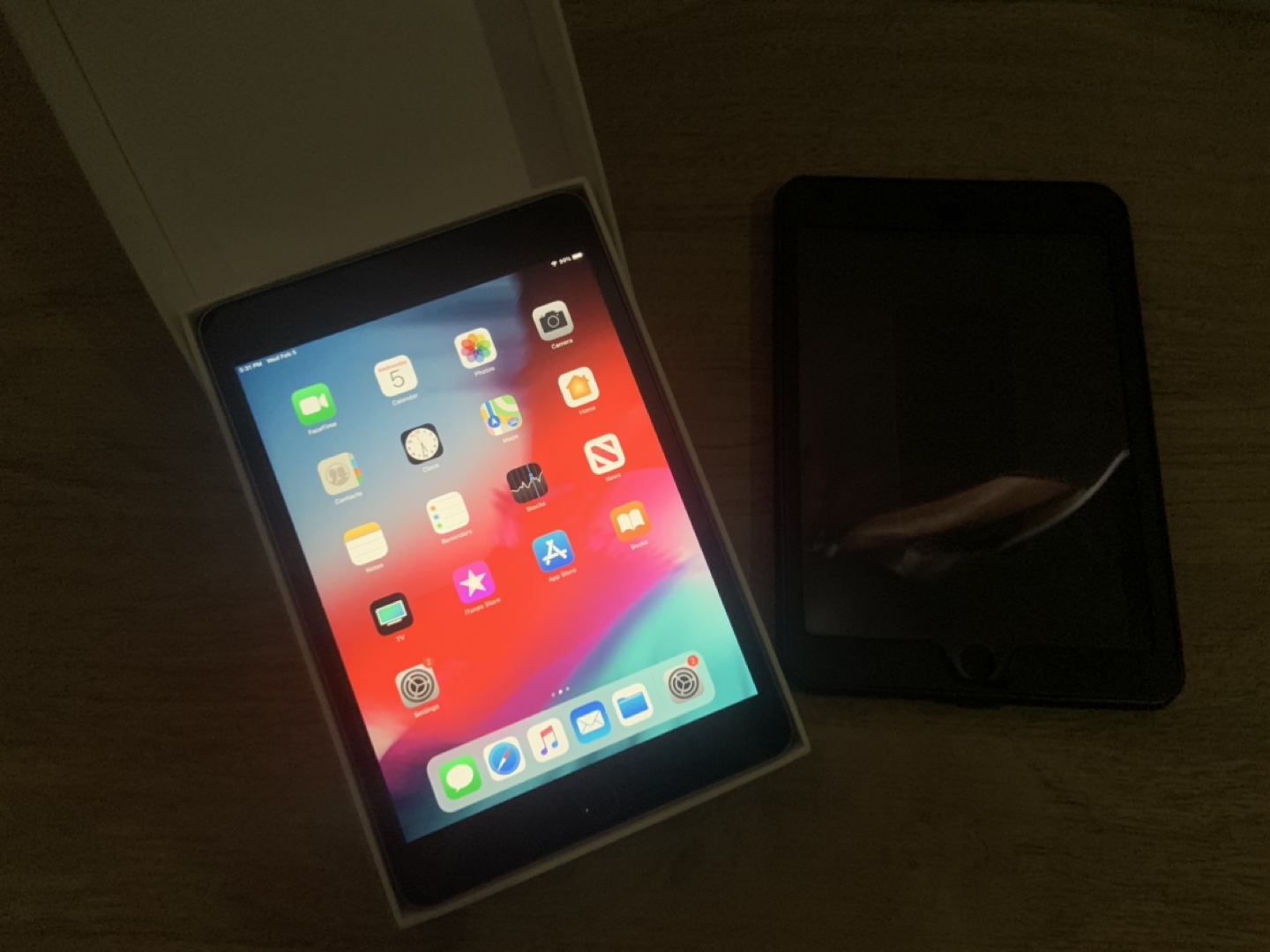 iPad Mini 4 Mint 🏈 with protective case