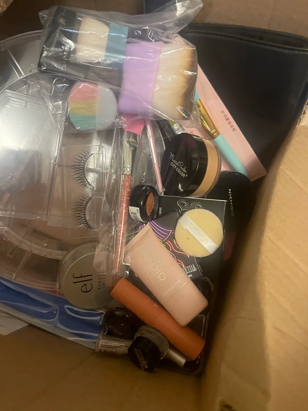 Makeup Bundle: Lashes, Brushes, and More! 🏈 thumbnail