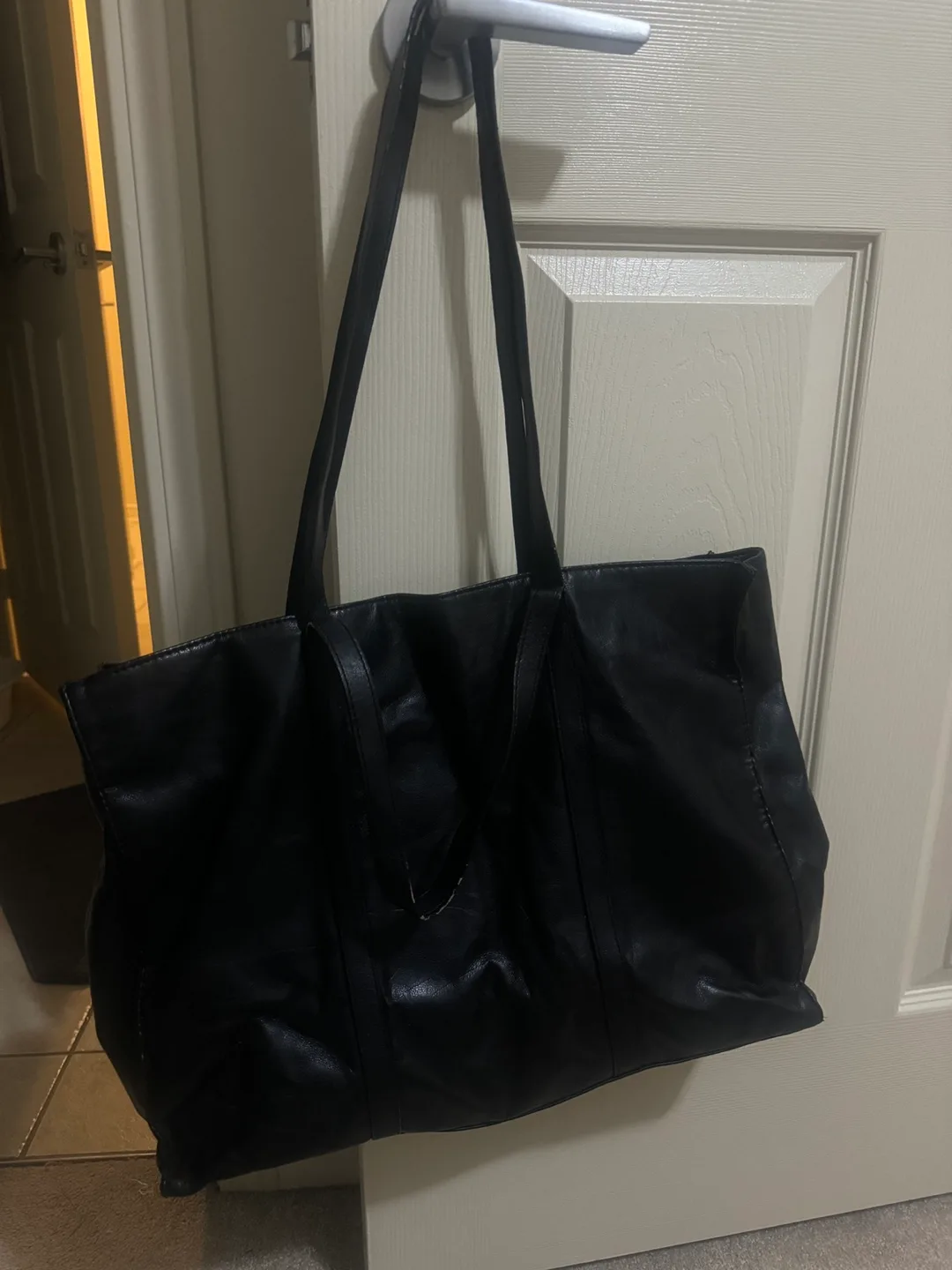 Mango Black Vegan Leather Tote Bag image indicator(2)
