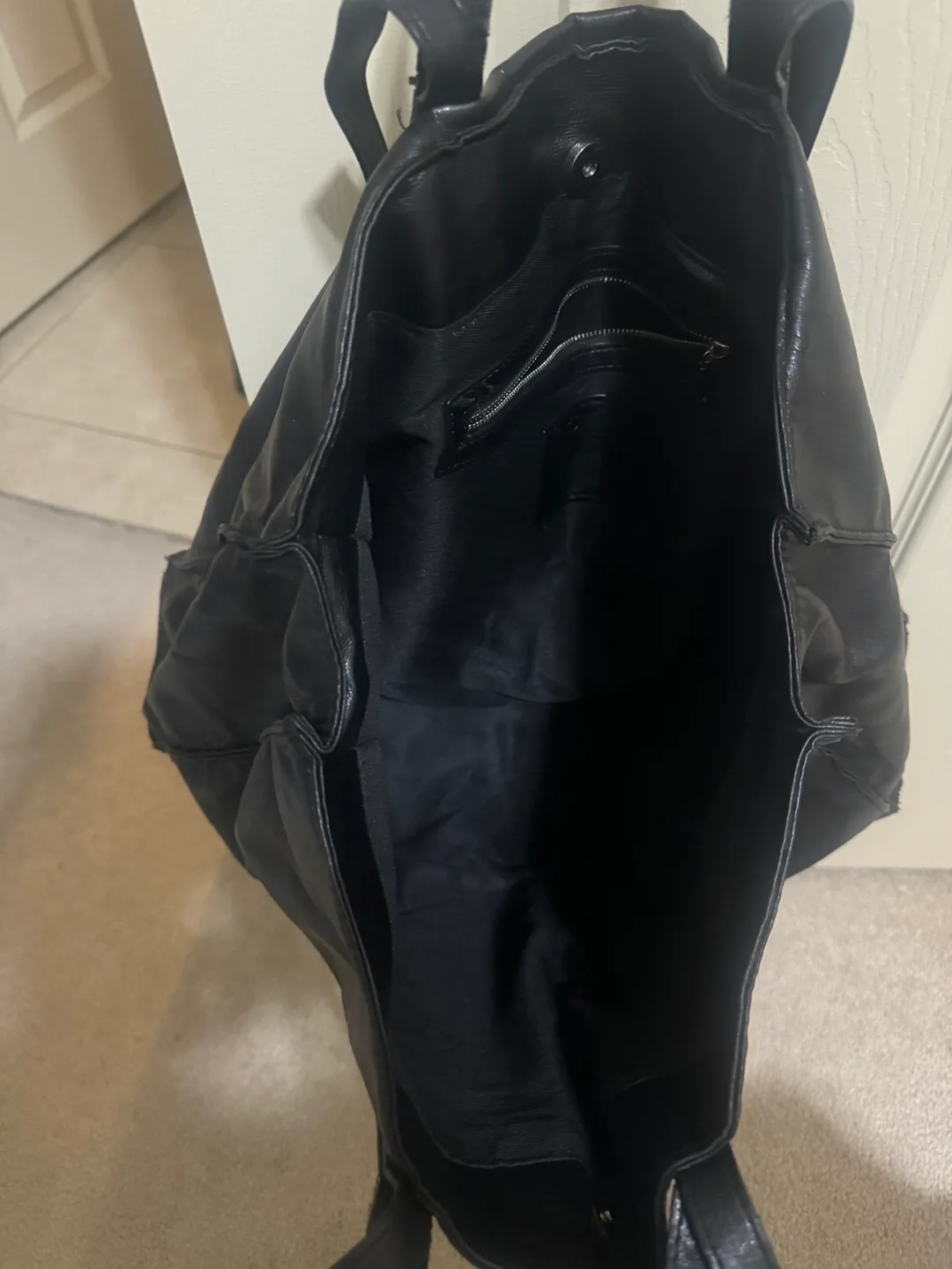 Mango Black Vegan Leather Tote Bag image indicator(3)