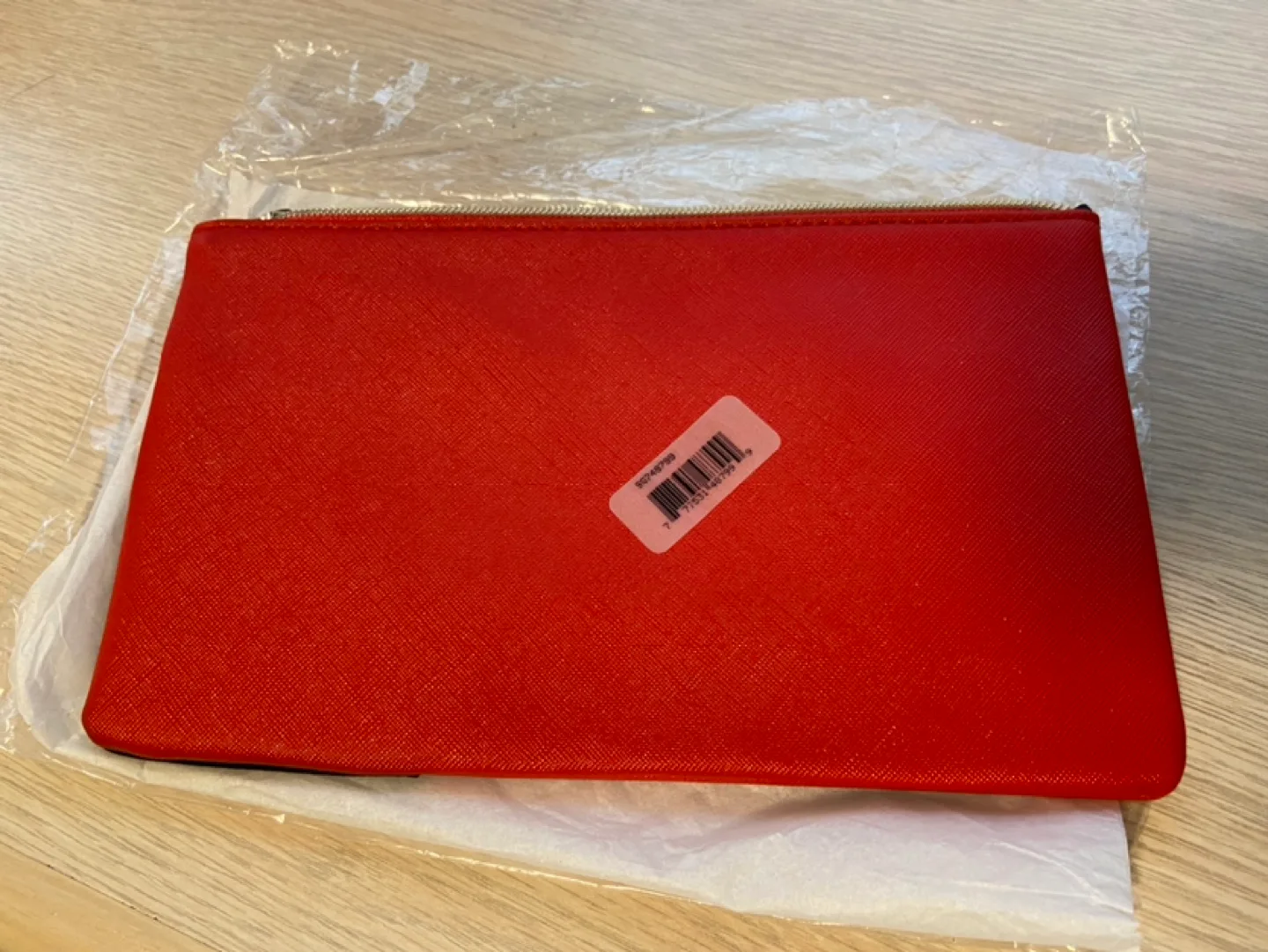 NEW Shiseido Ginza Tokyo Red Cosmetic Pouch 🏈 image indicator(5)