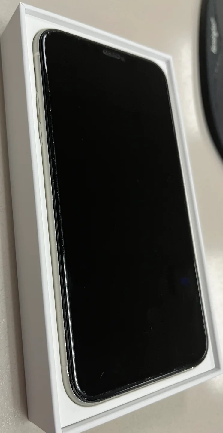 iPhone 11 64GB New Battery image indicator(3)