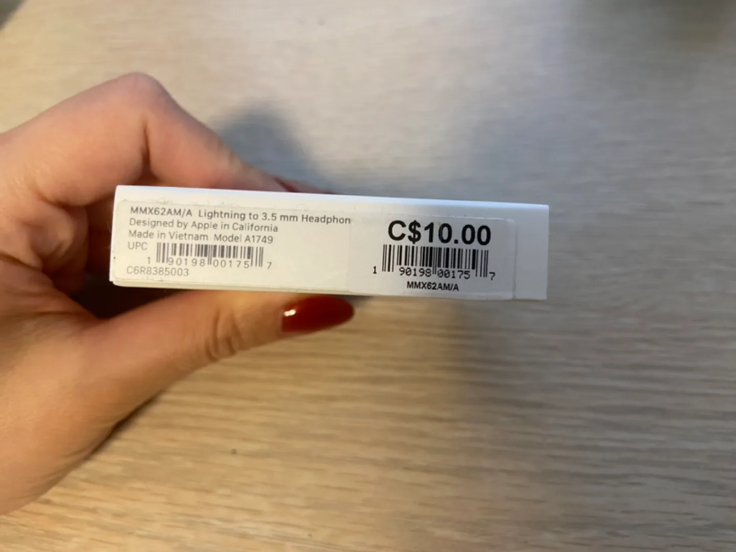 NEW Apple Lightning to 3.5 mm Headphone Jack Adapter 🏈 image indicator(3)