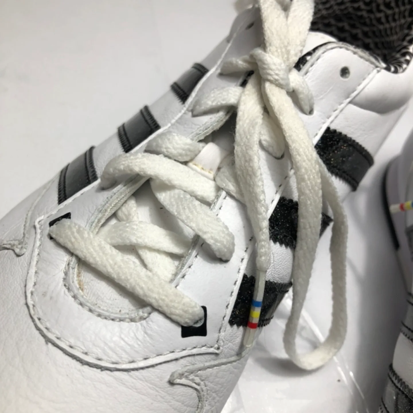 Adidas Midiru Women's White Leather Sneakers Size 7 image indicator(4)