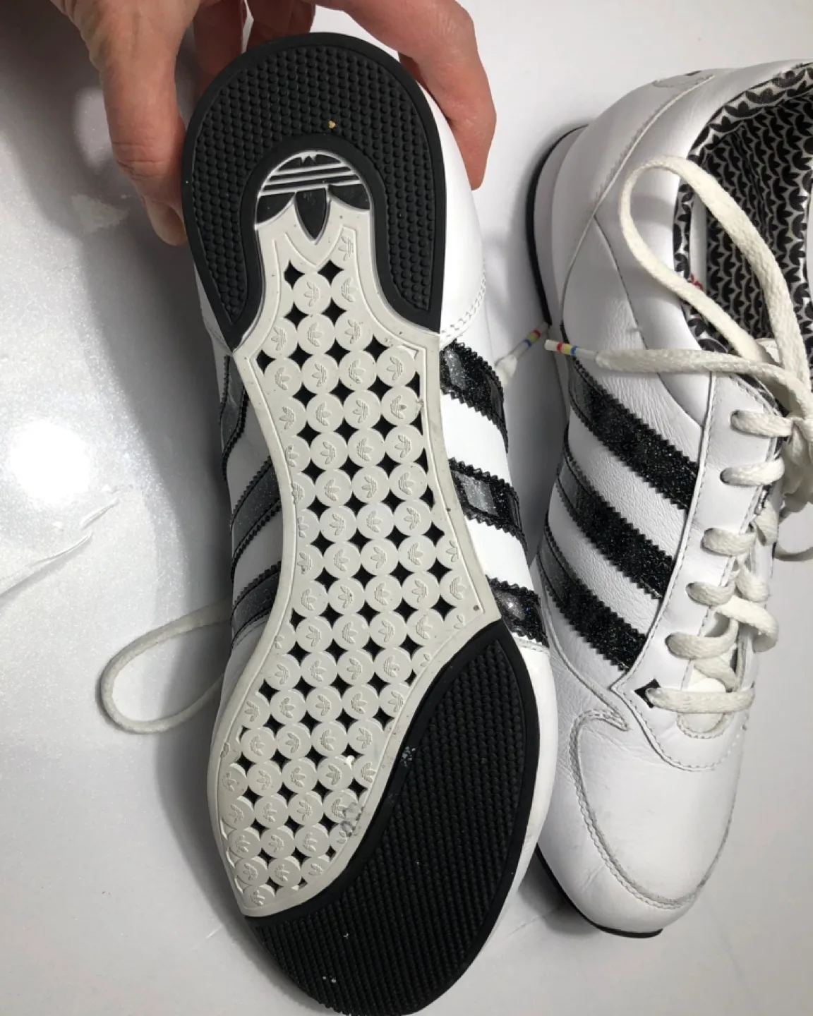 Adidas Midiru Women's White Leather Sneakers Size 7 image indicator(6)