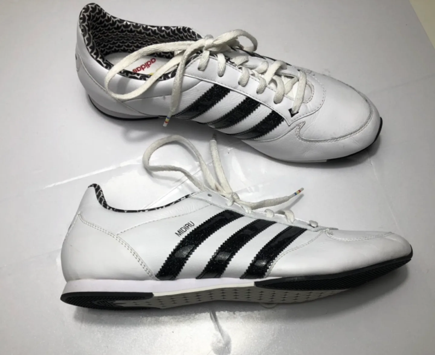Adidas Midiru Women's White Leather Sneakers Size 7 image indicator(7)