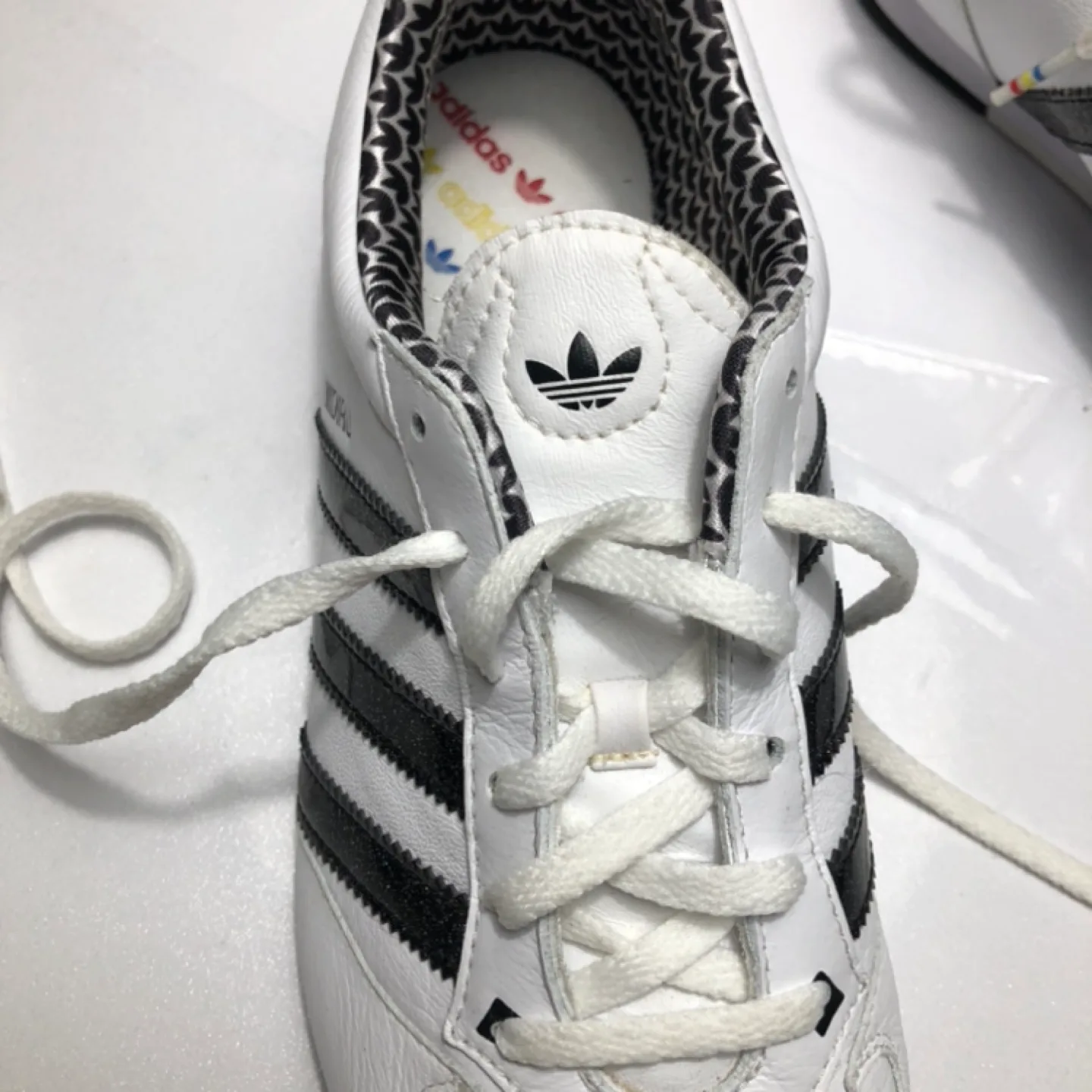 Adidas Midiru Women's White Leather Sneakers Size 7 image indicator(8)