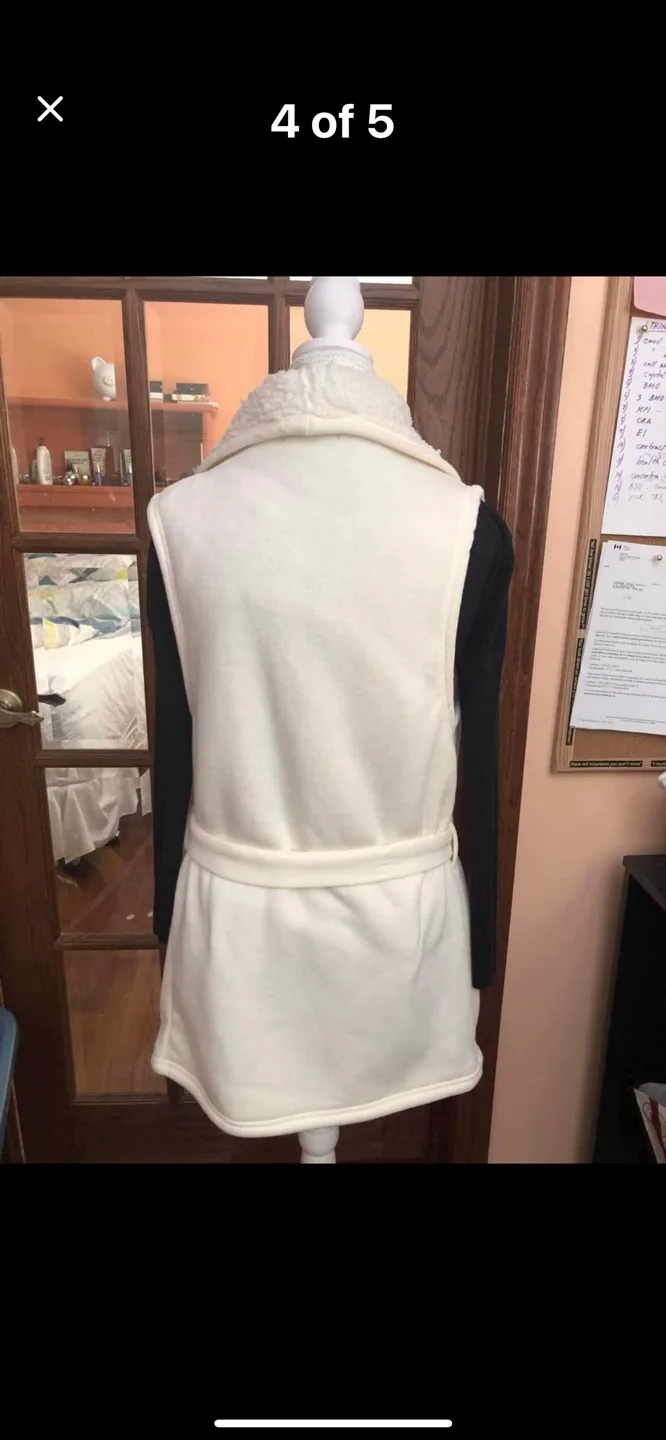 🏈 Off white Sherpa-Lined Vest image indicator(2)