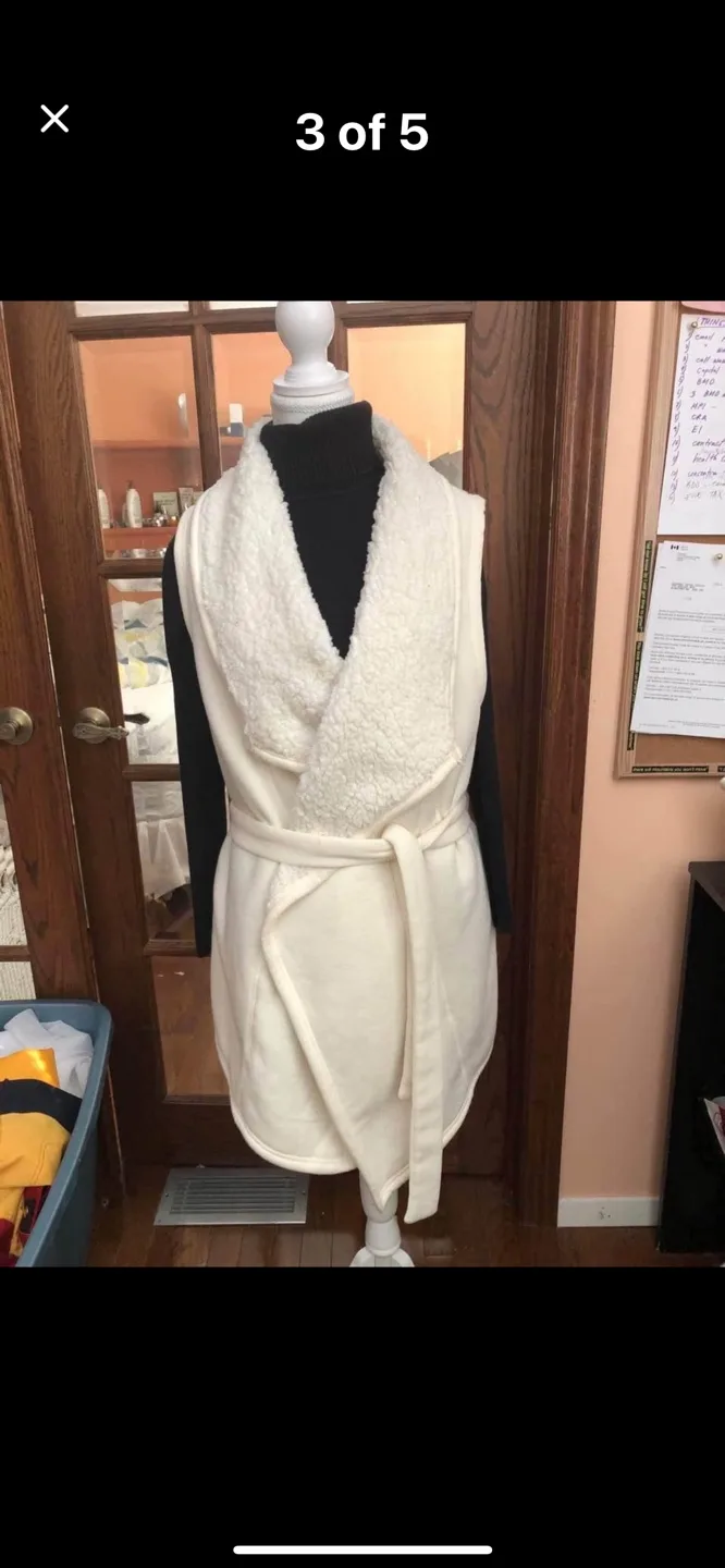 🏈 Off white Sherpa-Lined Vest image indicator(3)