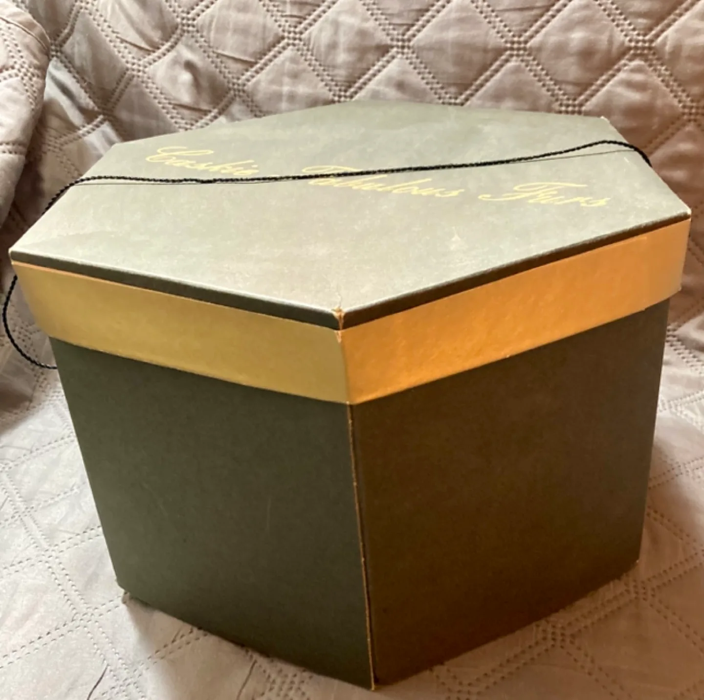 ✨Vintage never used Mink Fur Pillbox Hat by Caskie Fabulous Furs image indicator(5)