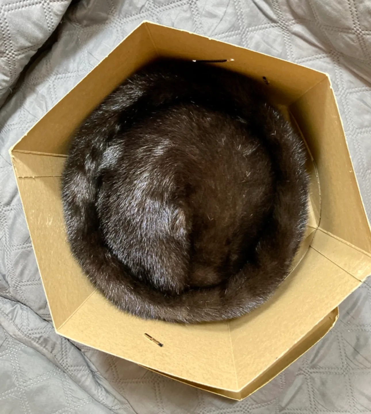 ✨Vintage never used Mink Fur Pillbox Hat by Caskie Fabulous Furs image indicator(2)