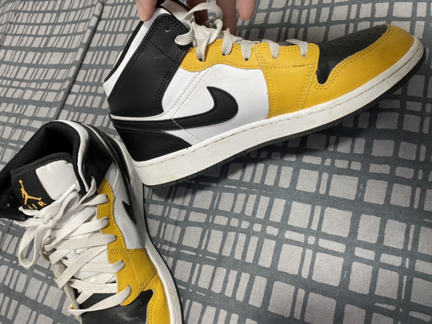 Air Jordan Yellow/Black Sneakers size 7Y - photo 2