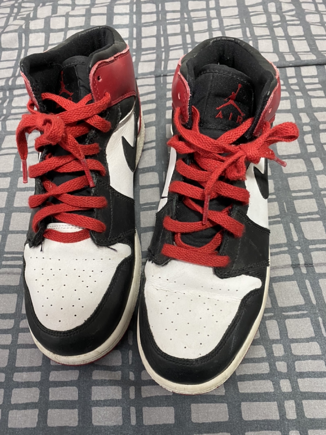 Air Jordan 1 Retro High OG Bred size 6Y