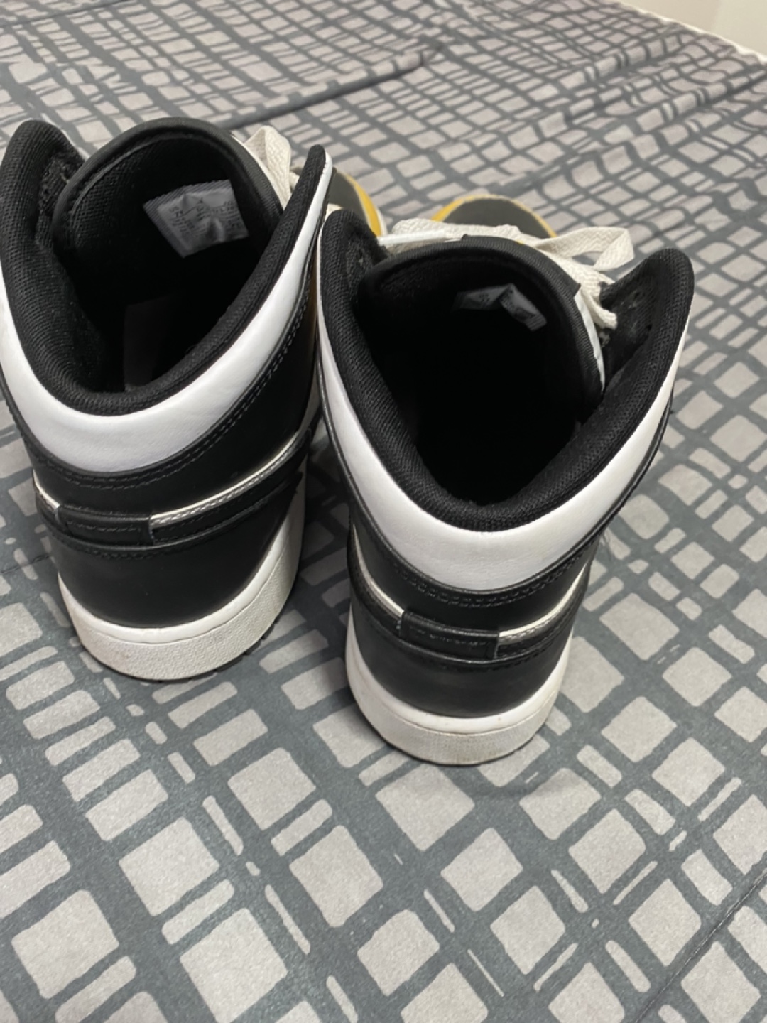 Air Jordan Yellow/Black Sneakers size 7Y - photo 4