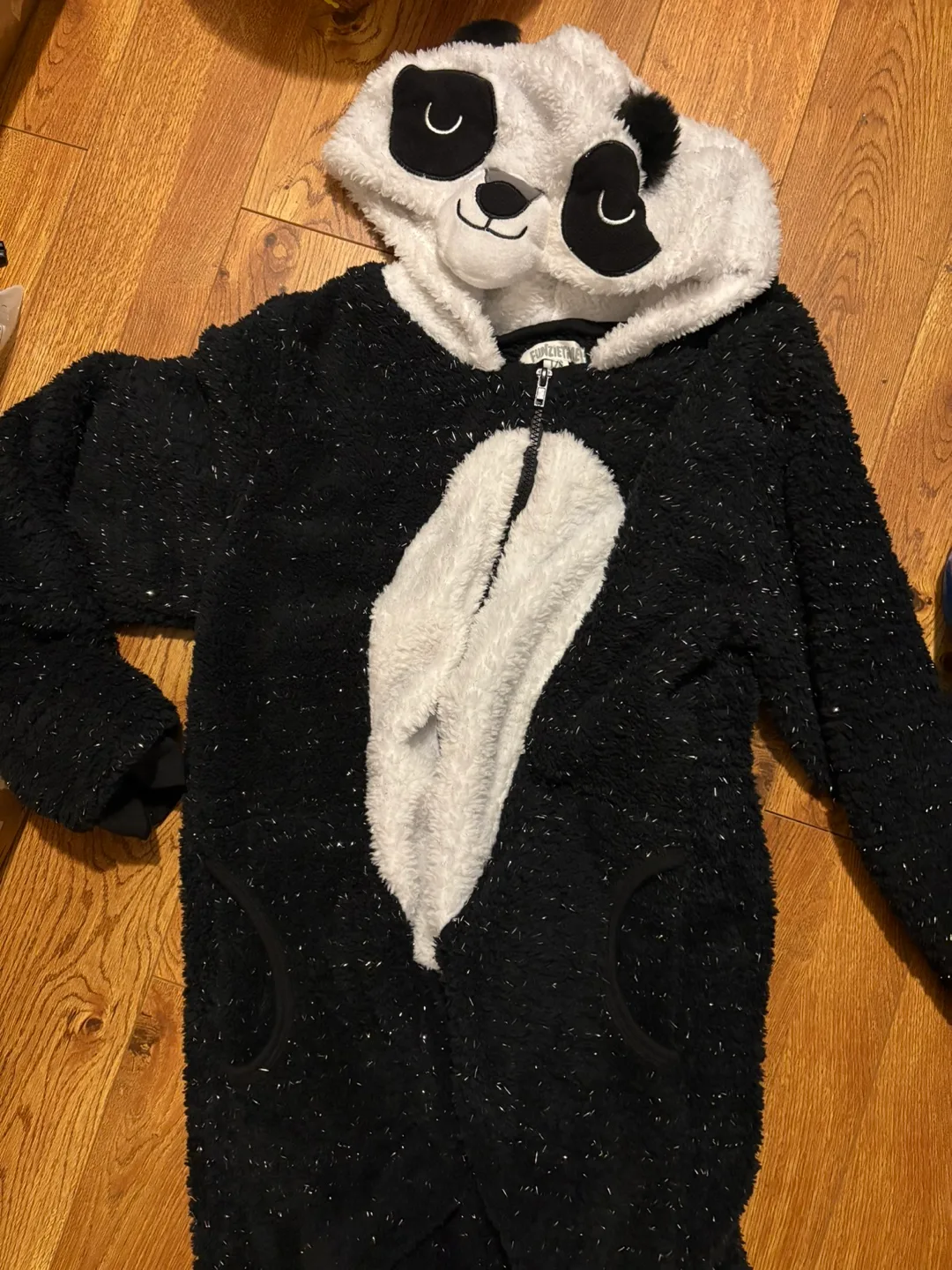 Funzie Panda onesie, size L/G🏈 image indicator(2)