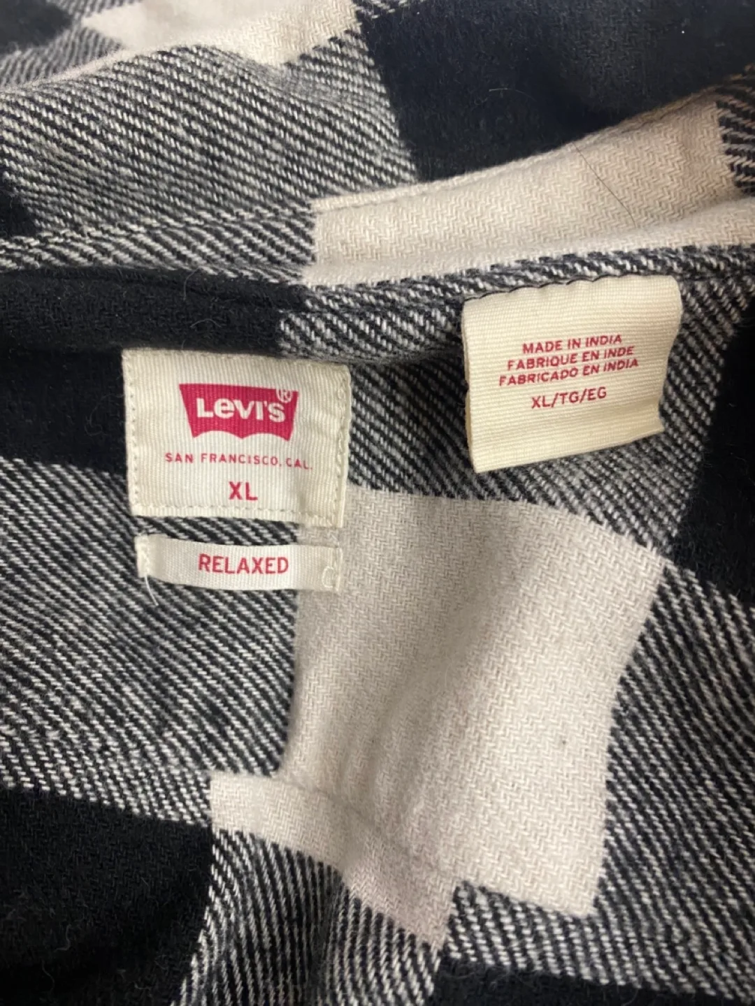 Levi's Men's Relaxed Fit XL Black and White Flannel Shirt image indicator(5)