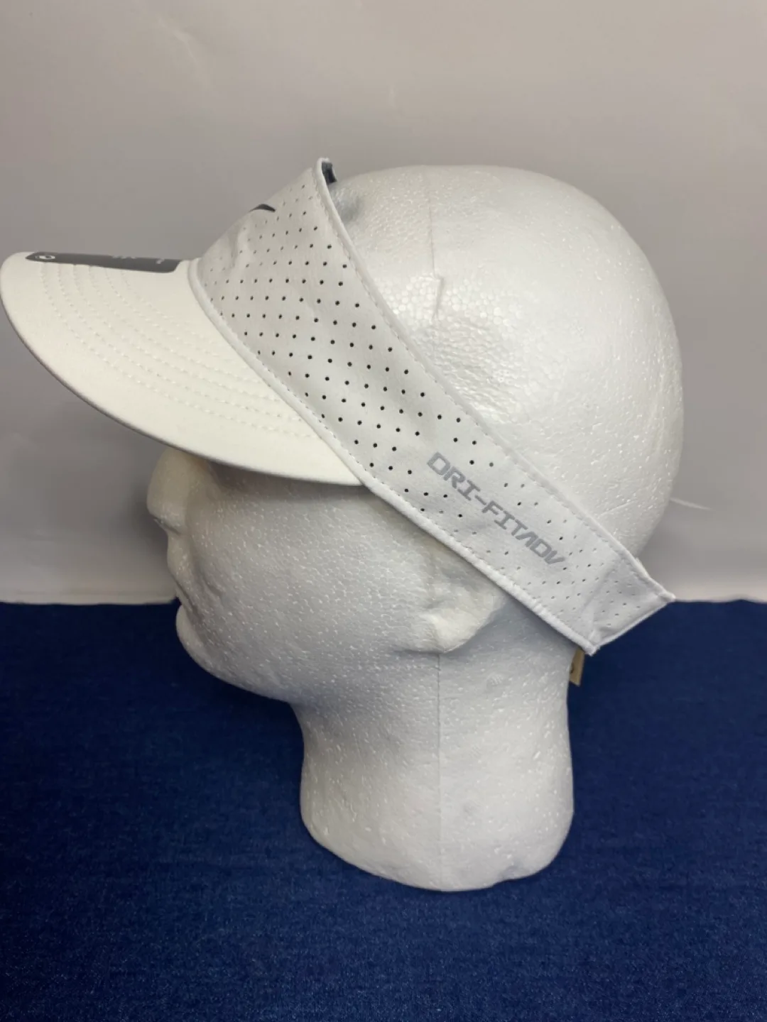 Nike Dri-FIT Ace Visor - White - Size M/L image indicator(2)