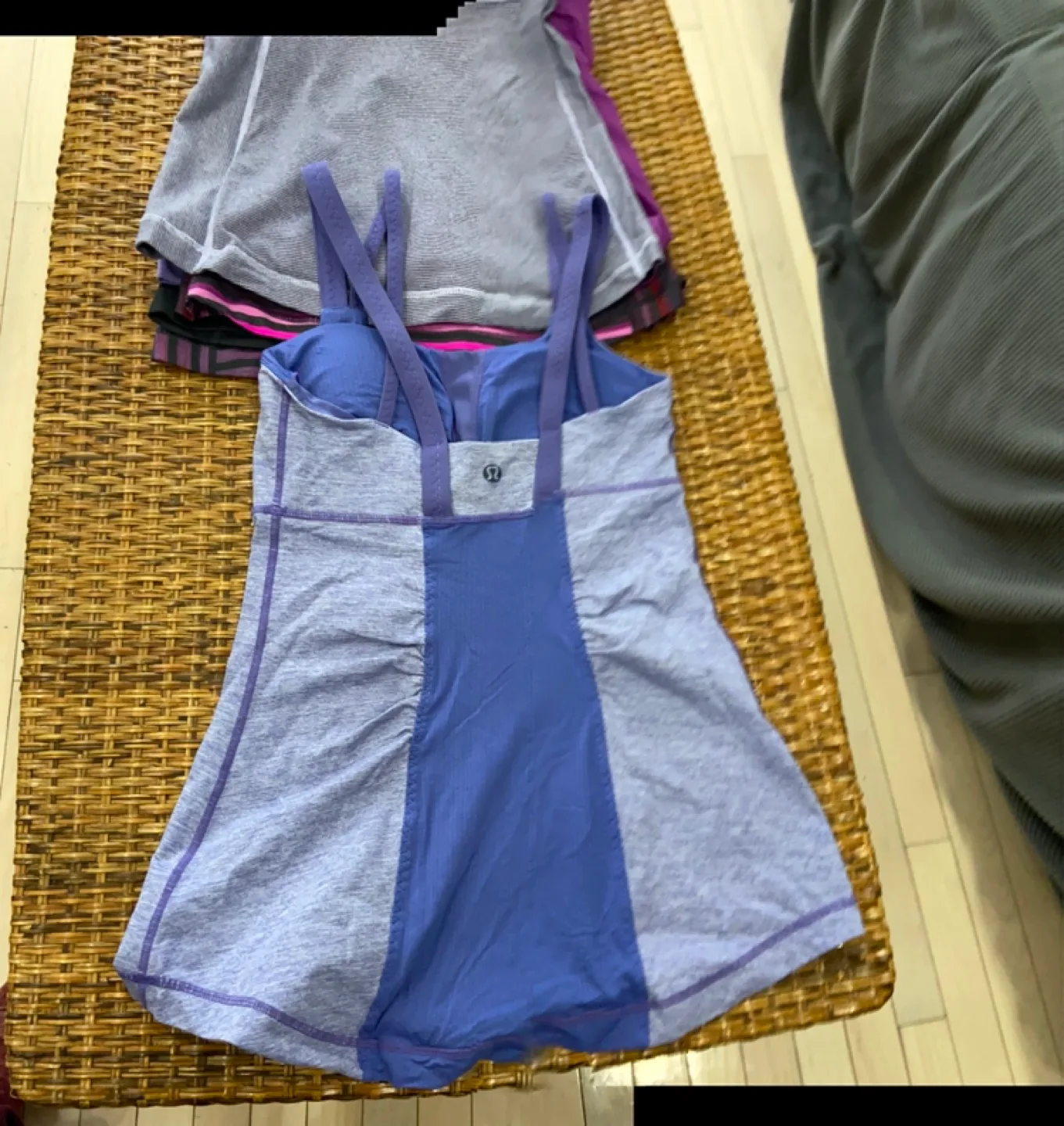 Lululemon Tank Top image indicator(2)