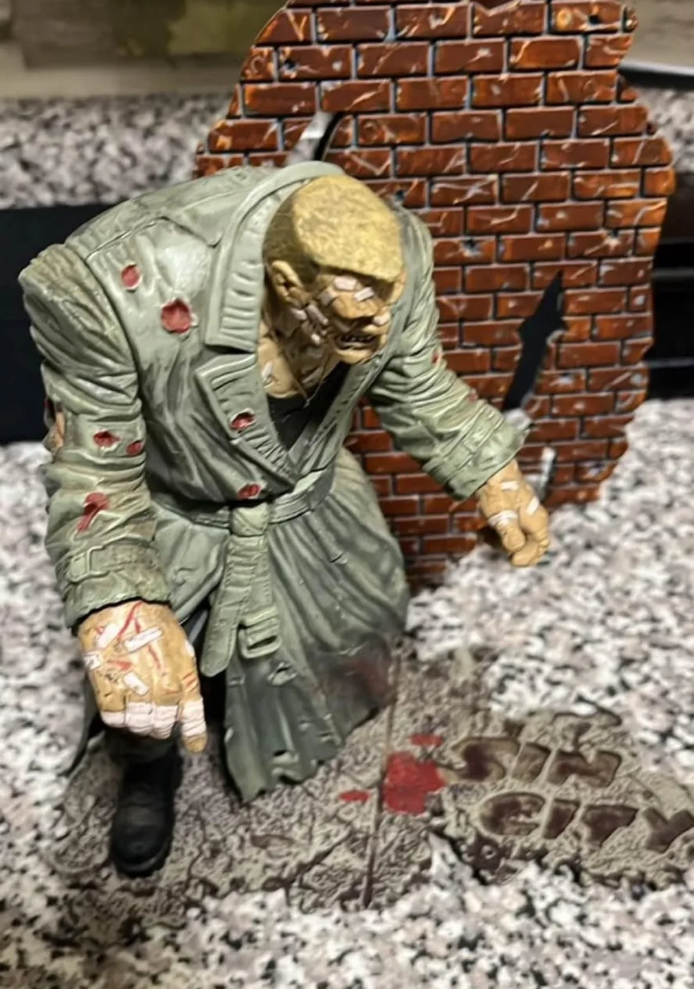 Sin City Marv Action Figure image indicator(2)