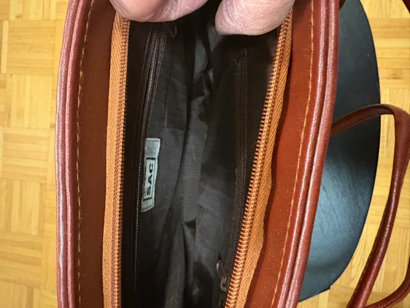 Unique Woven Shoulder Bag image indicator(3)